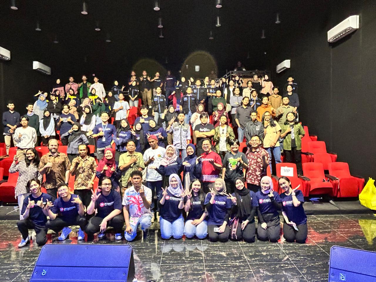 FOTO BERSAMA PANITIA